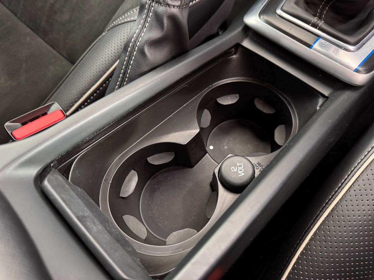 2014 VOLVO V40 2014 VOLVO V40