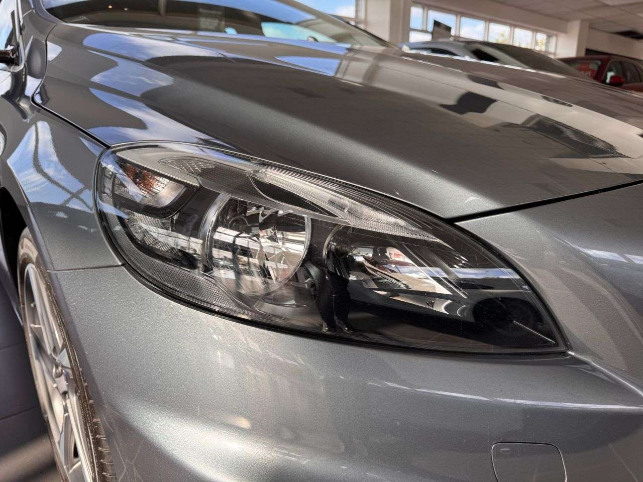 2014 VOLVO V40 2014 VOLVO V40