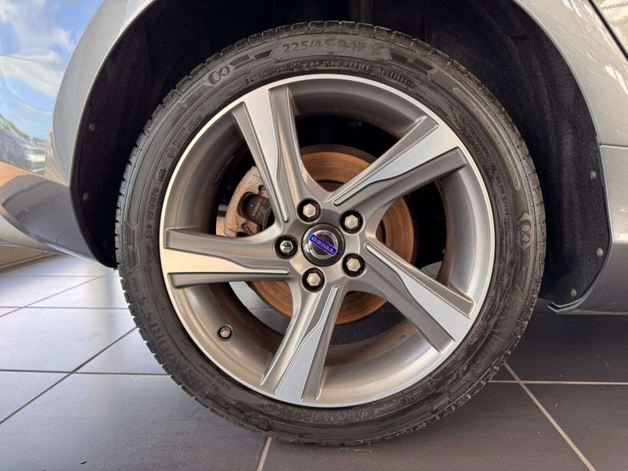 2014 VOLVO V40 2014 VOLVO V40