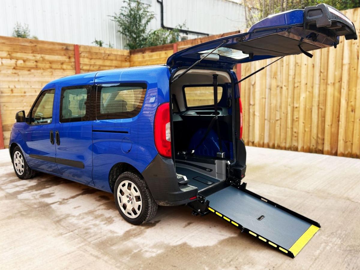 Check out this Fiat Doblo 2018 Diesel Manual