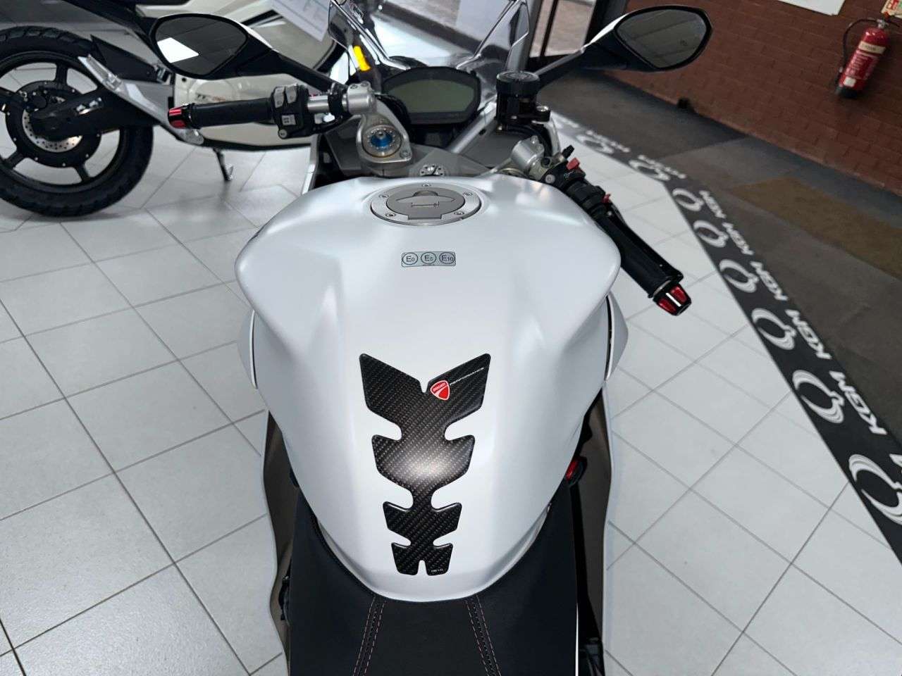 2019 DUCATI SUPERSPORT S 2019 DUCATI SUPERSPORT S