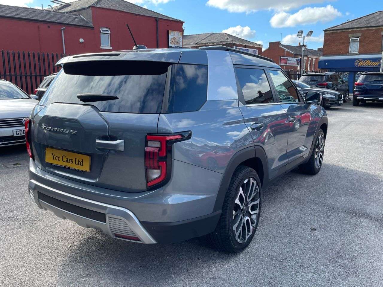 2024 KGM TORRES 2024 KGM TORRES