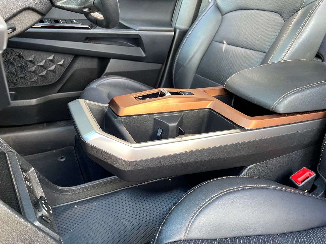 2024 KGM TORRES 2024 KGM TORRES