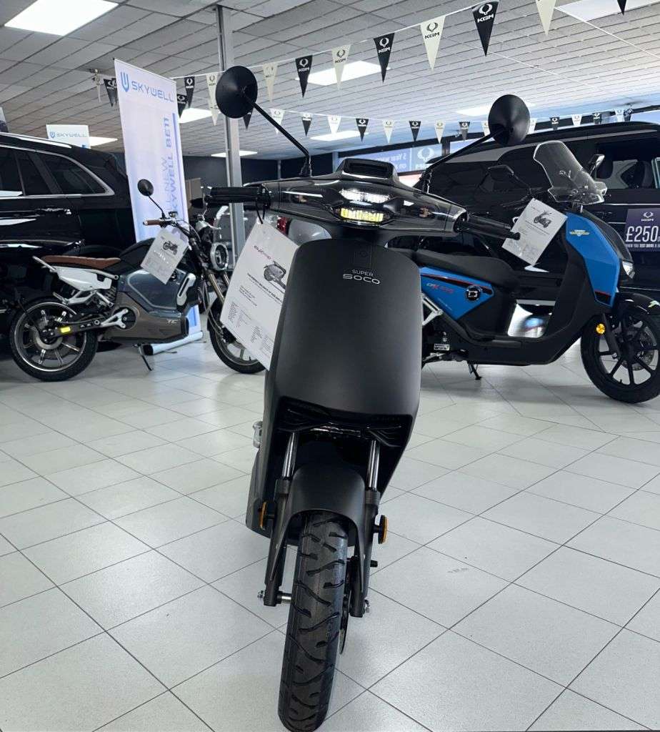 2025 VMOTO CUX 2025 VMOTO CUX