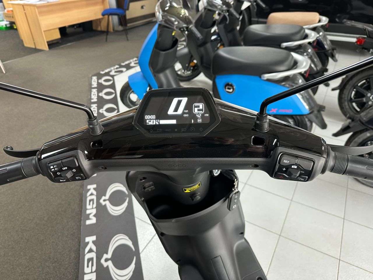 2025 VMOTO CUX 2025 VMOTO CUX