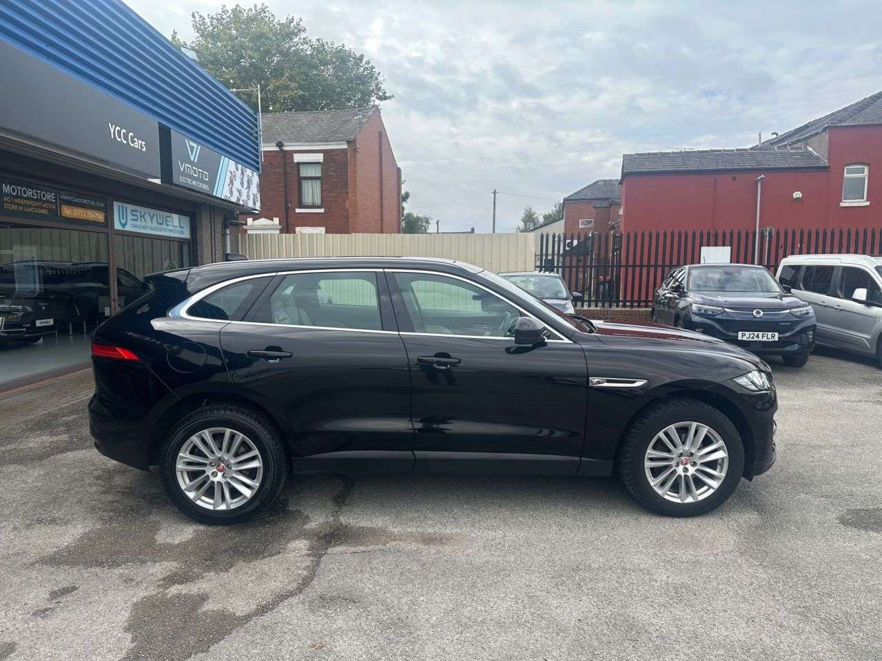 2018 JAGUAR F-PACE 2018 JAGUAR F-PACE