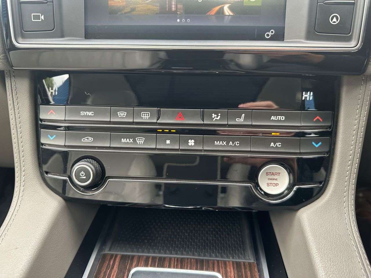 2018 JAGUAR F-PACE 2018 JAGUAR F-PACE