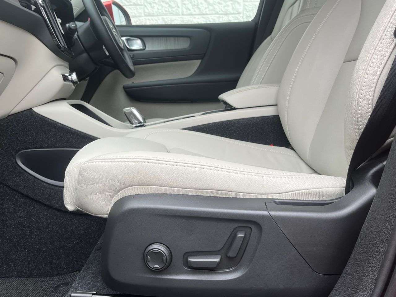 2020 VOLVO XC40 2020 VOLVO XC40