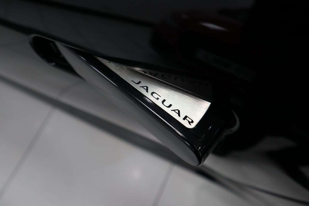 2021 JAGUAR F-TYPE 2021 JAGUAR F-TYPE