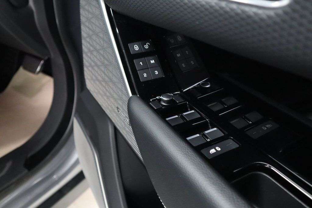 2018 LAND ROVER RANGE ROVER VELAR 2018 LAND ROVER RANGE ROVER VELAR