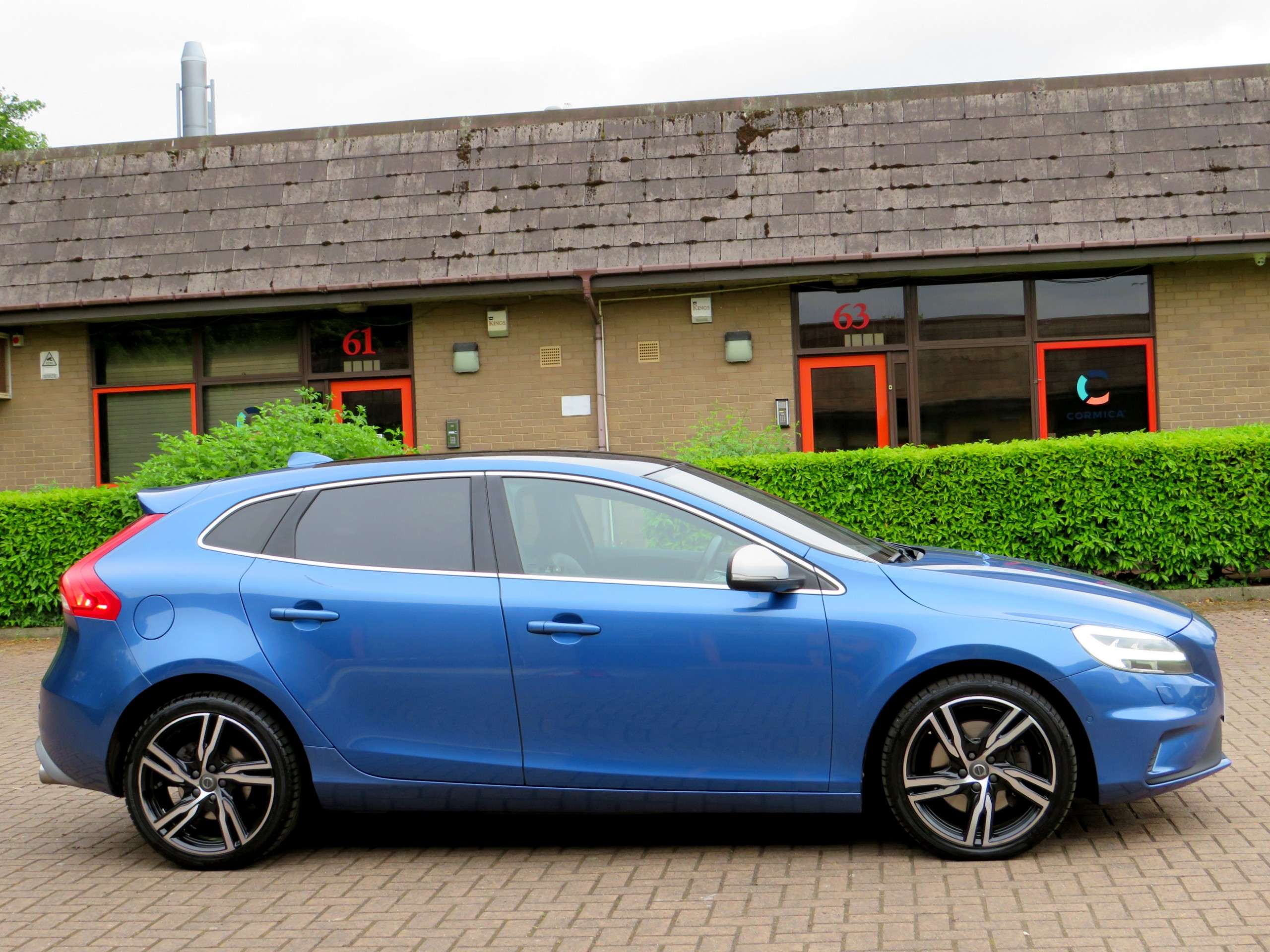 2018 VOLVO V40 2018 VOLVO V40