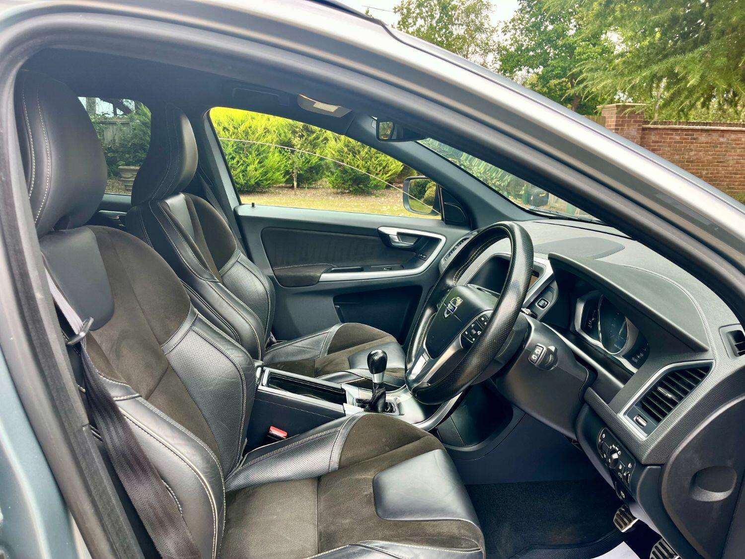 2017 VOLVO XC60 2017 VOLVO XC60