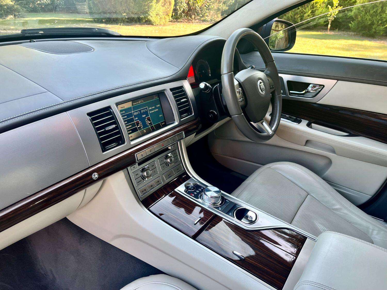 2011 JAGUAR XF 2011 JAGUAR XF