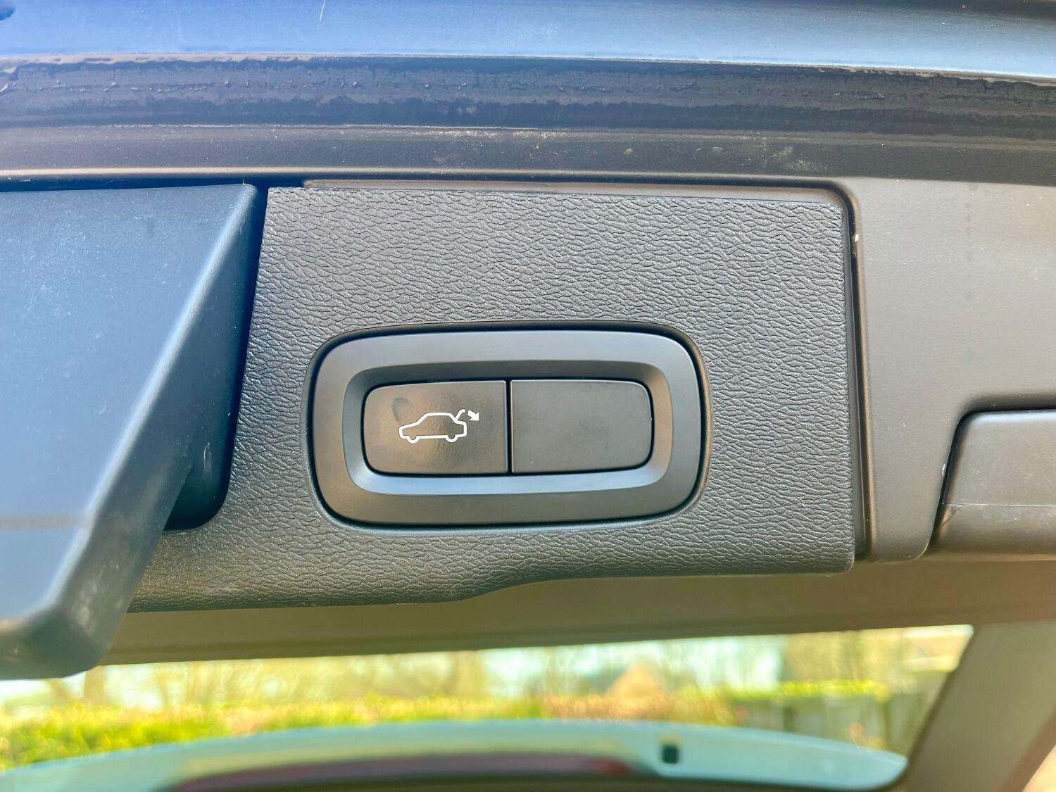 2017 VOLVO XC60 2017 VOLVO XC60