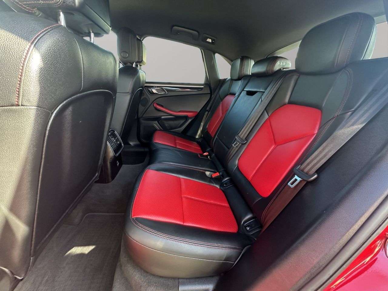 null PORSCHE MACAN null PORSCHE MACAN