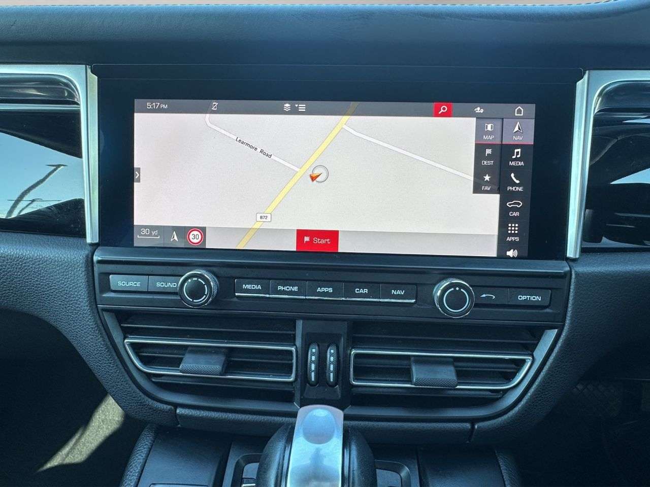 null PORSCHE MACAN null PORSCHE MACAN