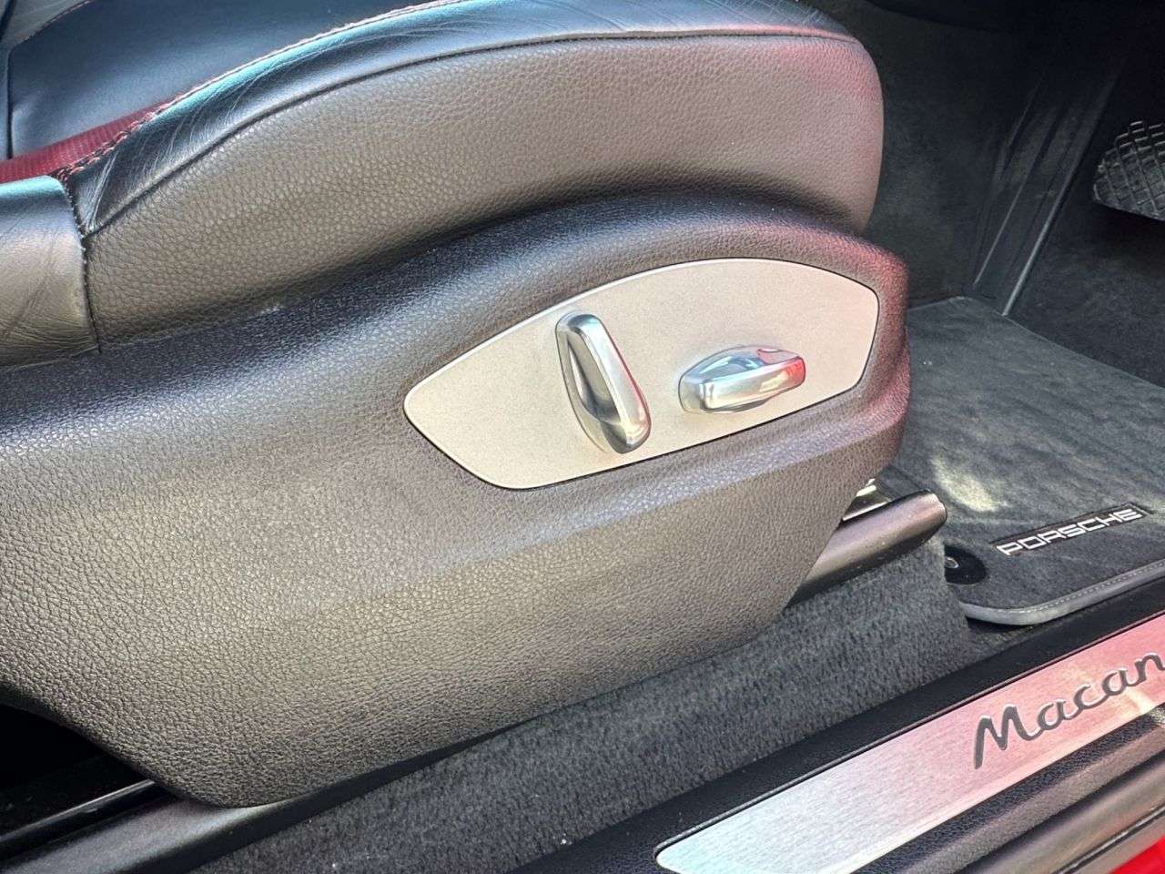 null PORSCHE MACAN null PORSCHE MACAN