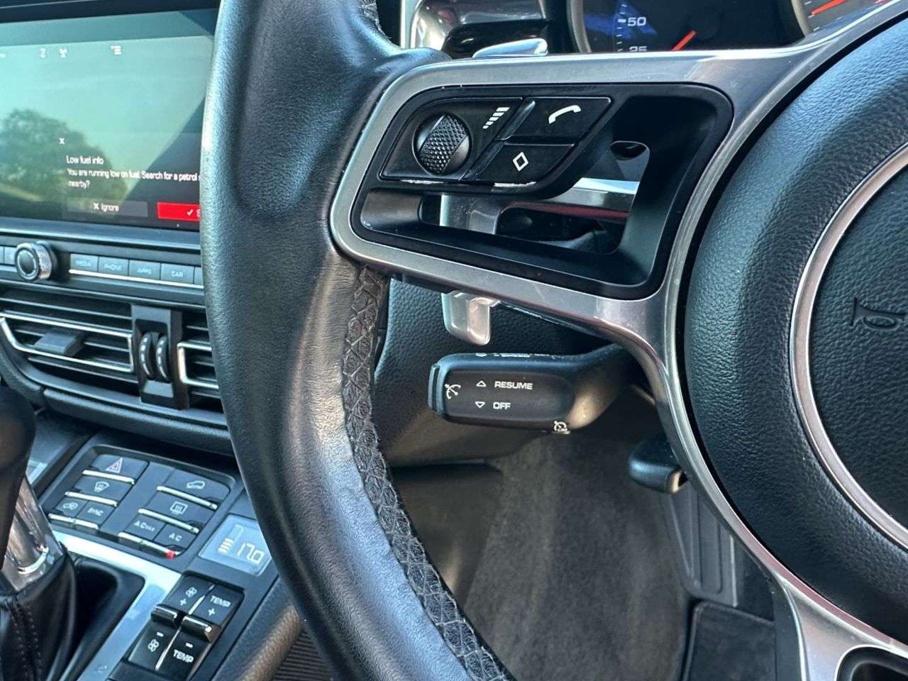 null PORSCHE MACAN null PORSCHE MACAN