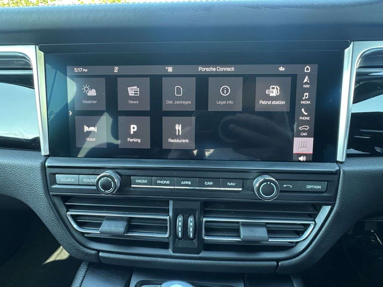 null PORSCHE MACAN null PORSCHE MACAN