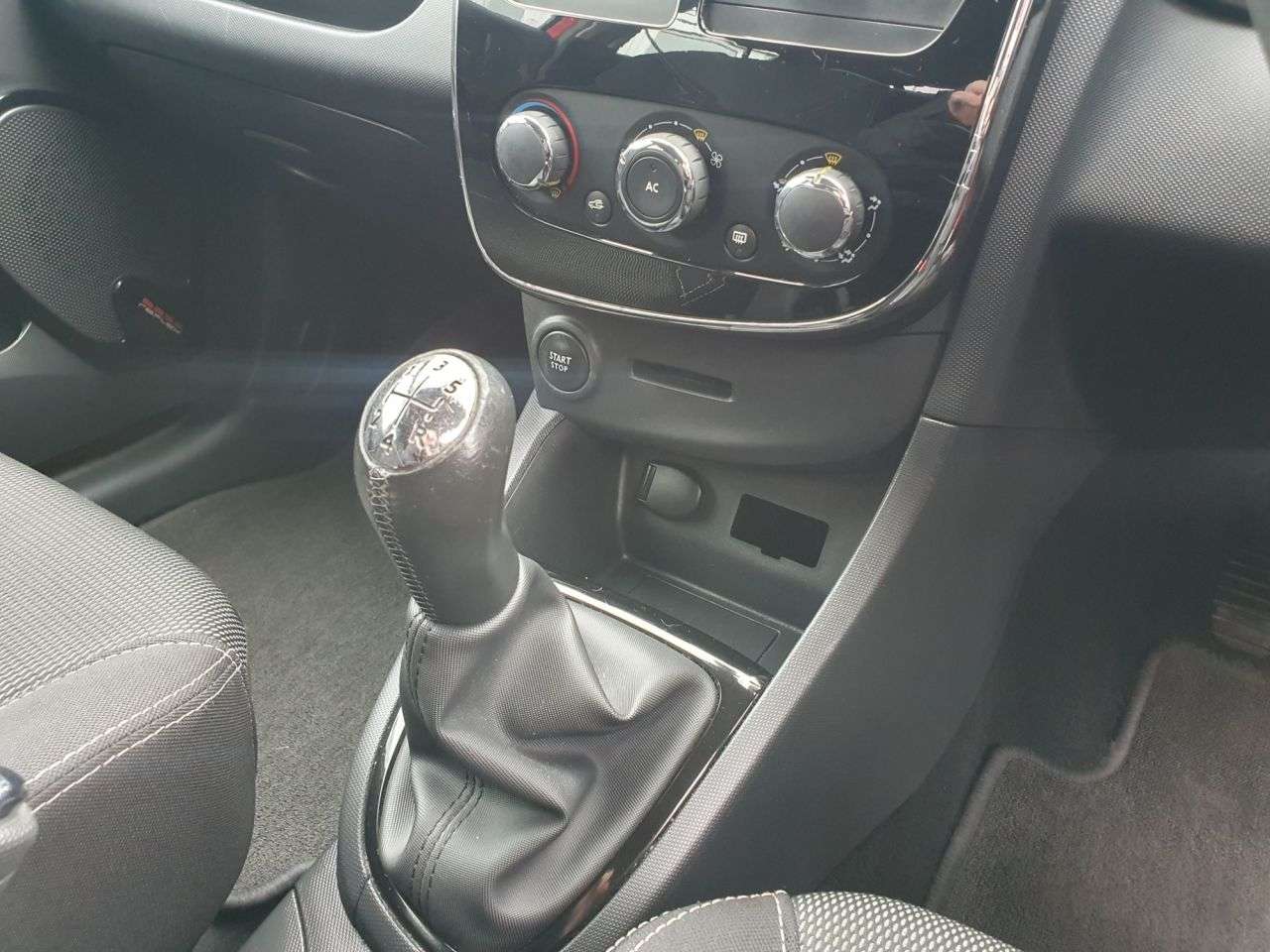 2013 RENAULT CLIO 2013 RENAULT CLIO