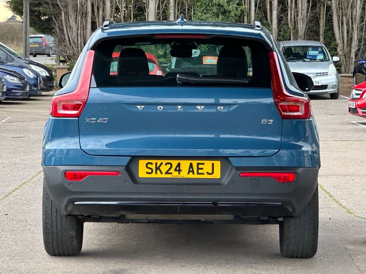 2024 VOLVO XC40 2024 VOLVO XC40