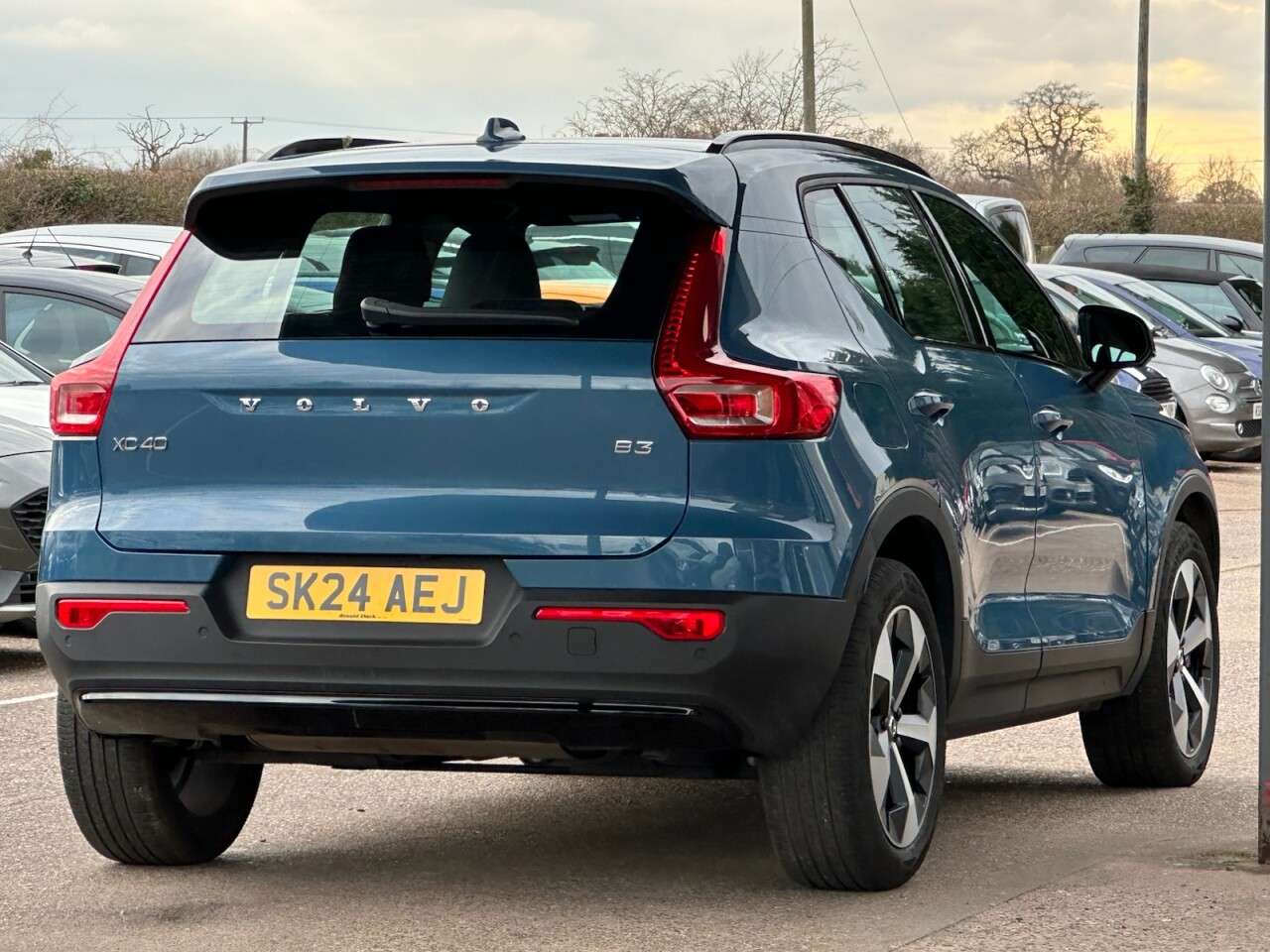 2024 VOLVO XC40 2024 VOLVO XC40