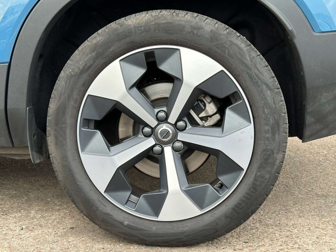 2024 VOLVO XC40 2024 VOLVO XC40