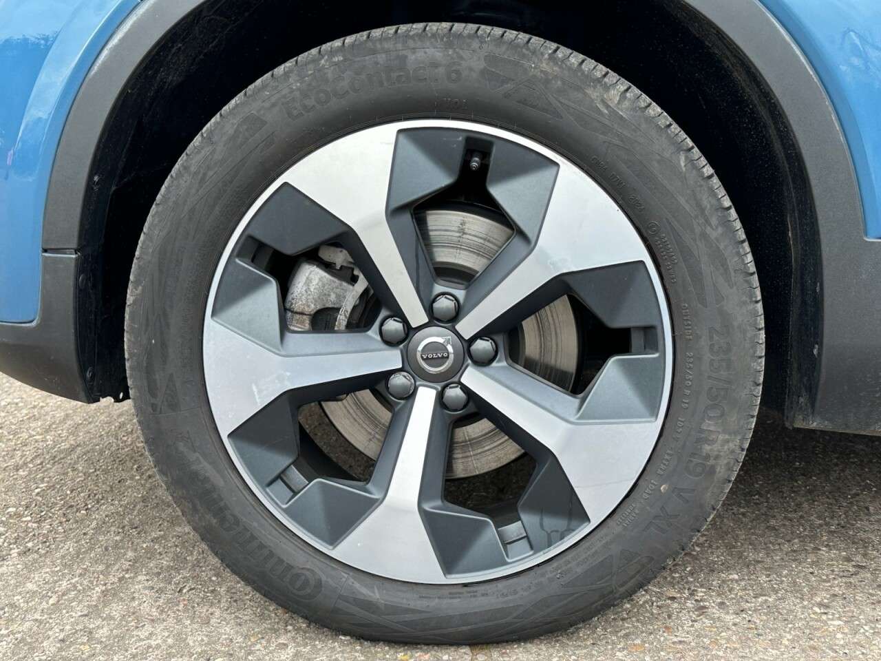 2024 VOLVO XC40 2024 VOLVO XC40