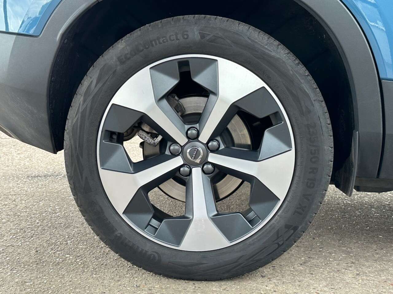 2024 VOLVO XC40 2024 VOLVO XC40