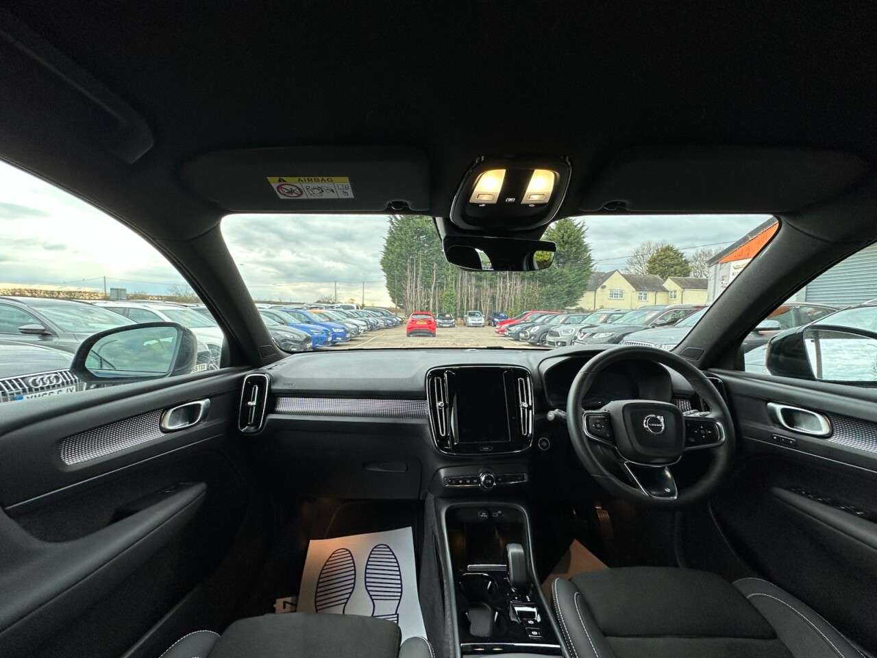 2024 VOLVO XC40 2024 VOLVO XC40