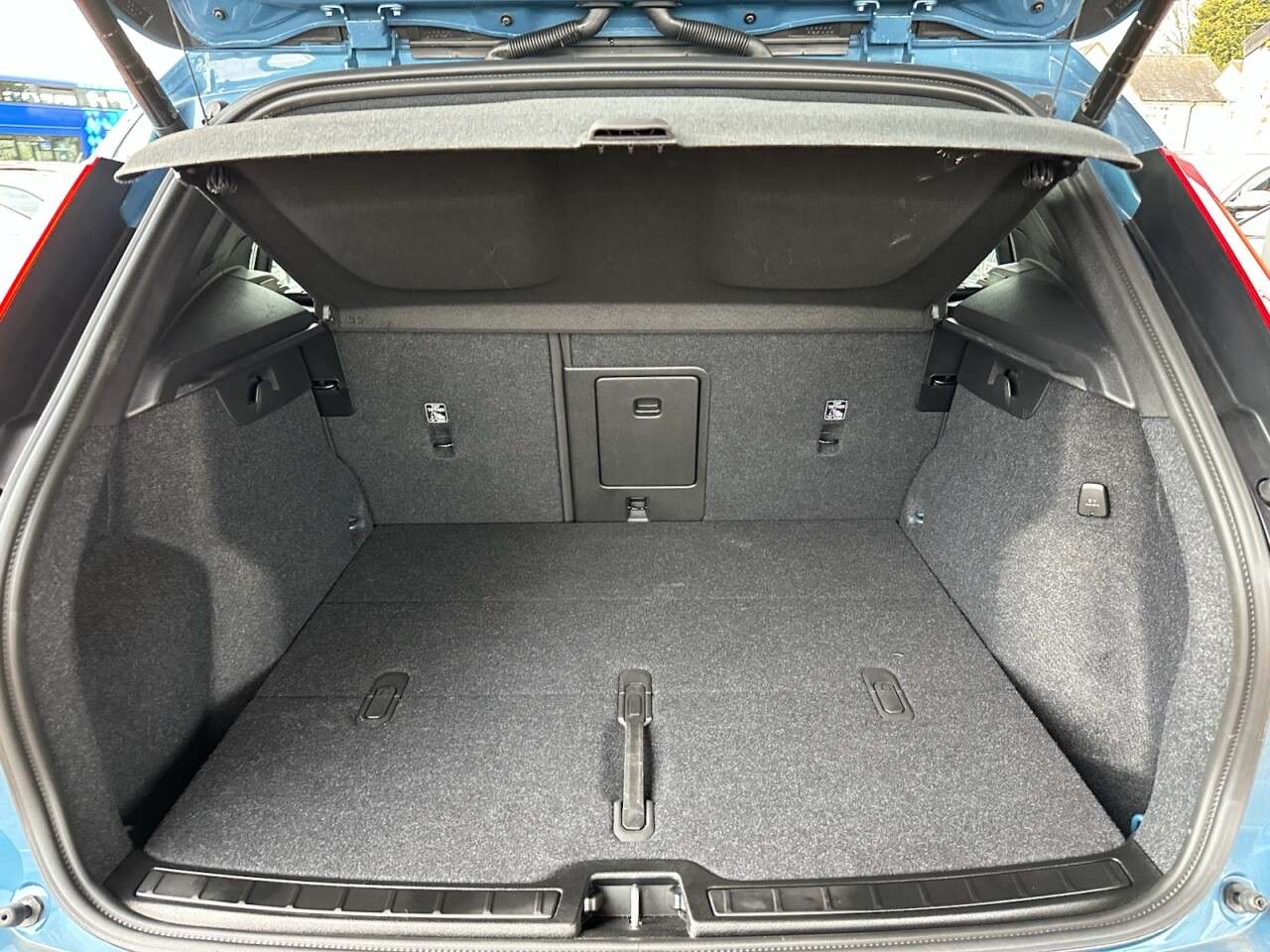 2024 VOLVO XC40 2024 VOLVO XC40