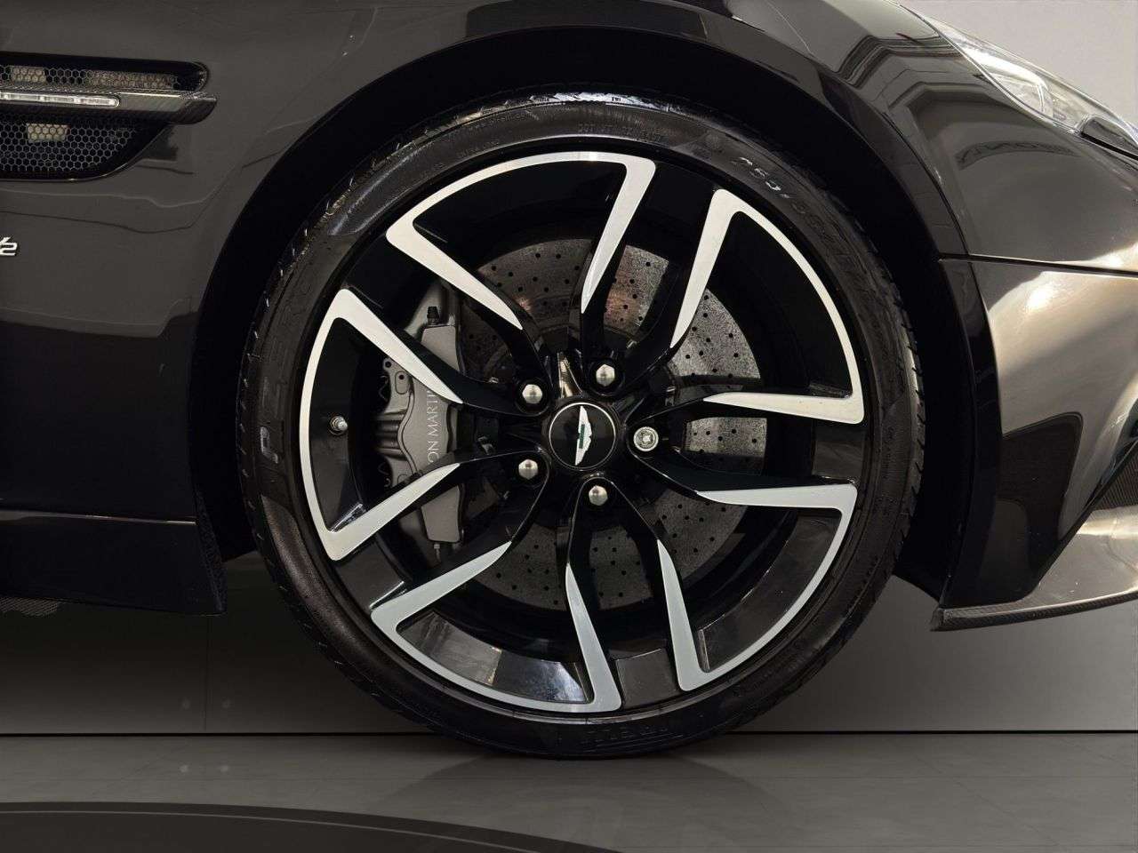 2017 ASTON MARTIN VANQUISH 2017 ASTON MARTIN VANQUISH