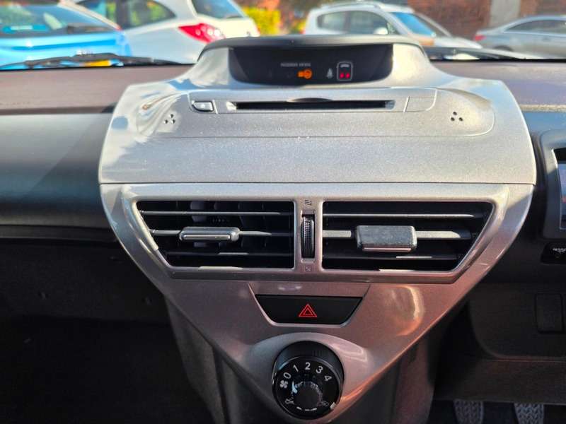 2009 TOYOTA IQ 2009 TOYOTA IQ