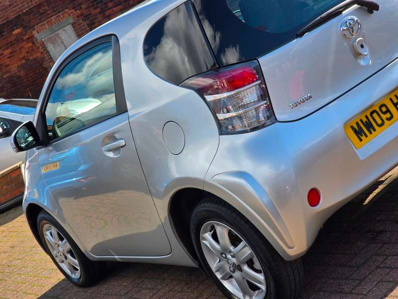 2009 TOYOTA IQ 2009 TOYOTA IQ