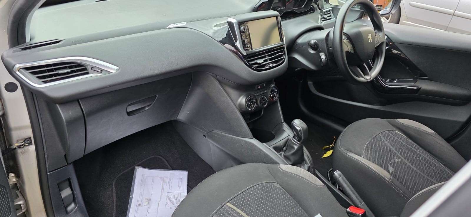 2013 PEUGEOT 208 2013 PEUGEOT 208