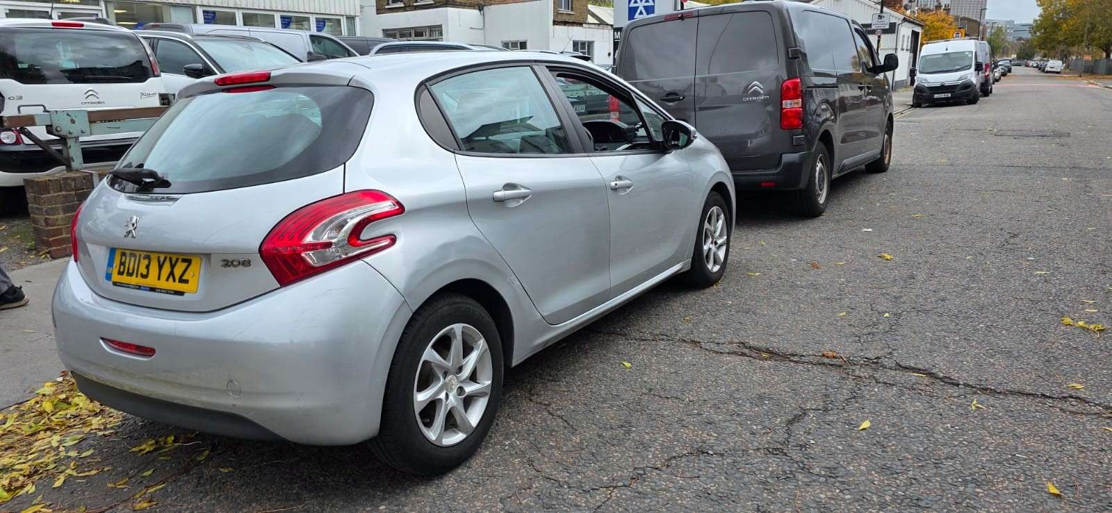 2013 PEUGEOT 208 2013 PEUGEOT 208