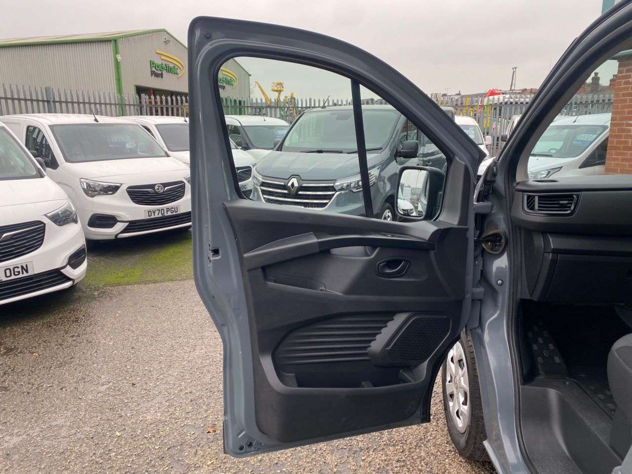 2022 RENAULT TRAFIC 2022 RENAULT TRAFIC