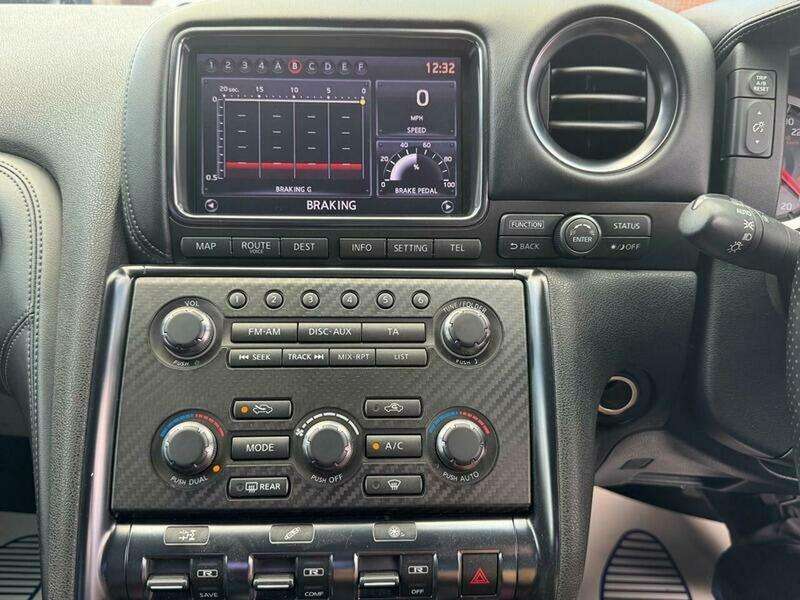 2011 NISSAN GT-R 2011 NISSAN GT-R