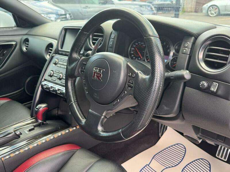 2011 NISSAN GT-R 2011 NISSAN GT-R