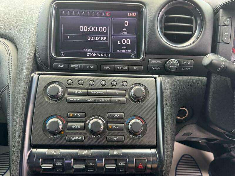 2011 NISSAN GT-R 2011 NISSAN GT-R