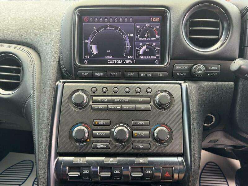 2011 NISSAN GT-R 2011 NISSAN GT-R