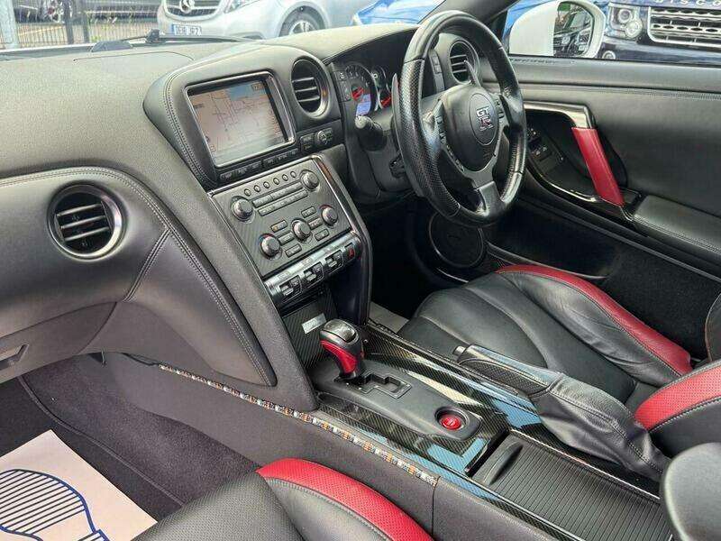 2011 NISSAN GT-R 2011 NISSAN GT-R