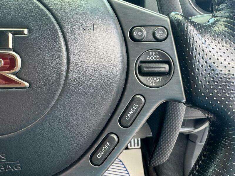 2011 NISSAN GT-R 2011 NISSAN GT-R