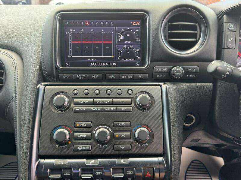 2011 NISSAN GT-R 2011 NISSAN GT-R