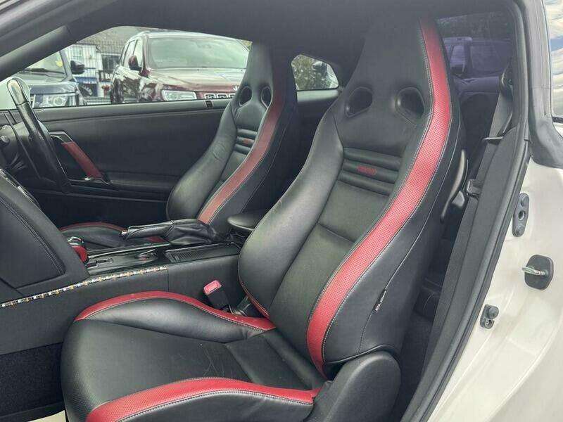 2011 NISSAN GT-R 2011 NISSAN GT-R