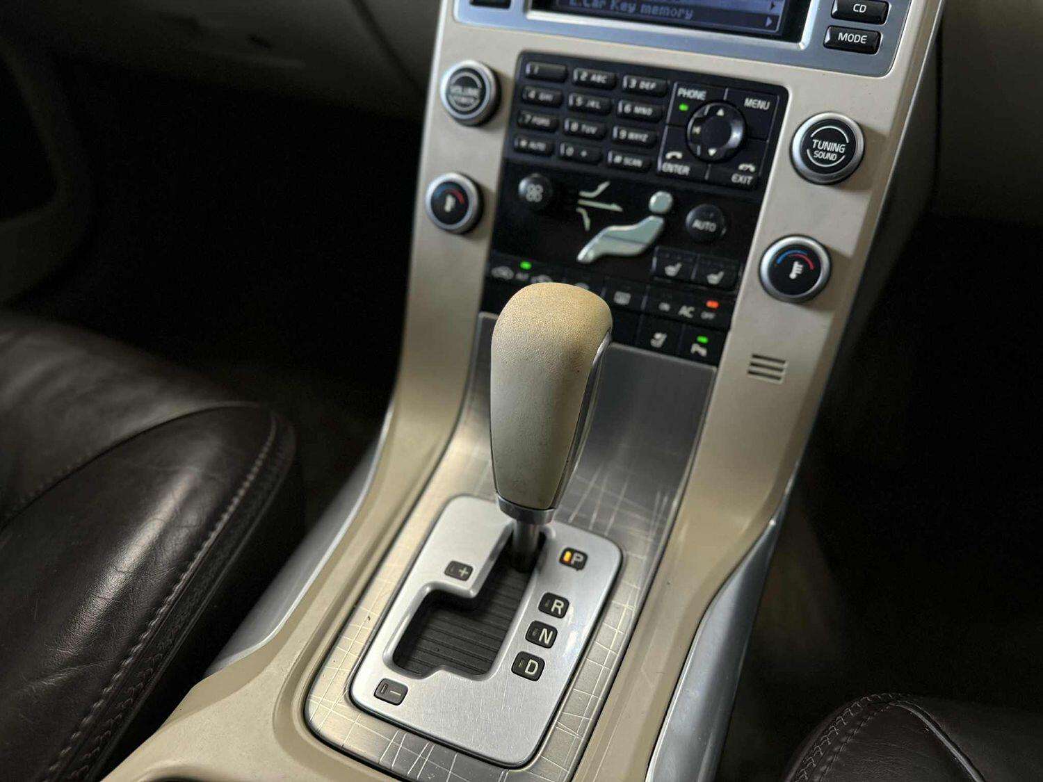 2011 VOLVO XC70 2011 VOLVO XC70