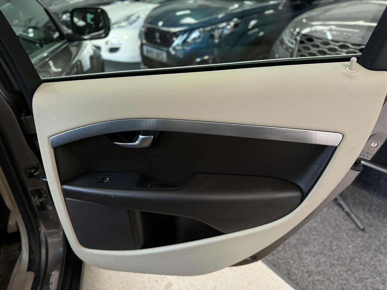 2011 VOLVO XC70 2011 VOLVO XC70