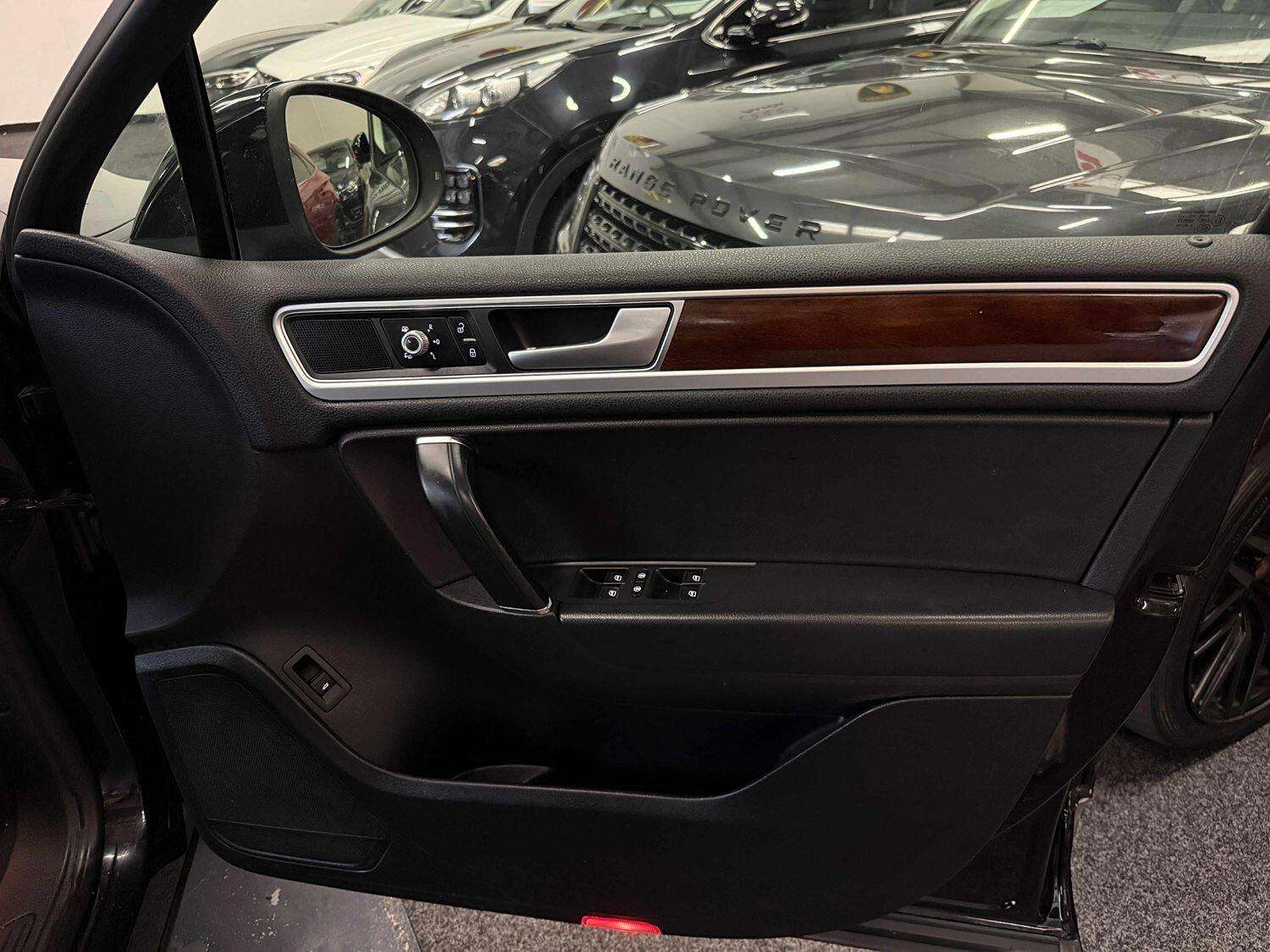 2017 VOLKSWAGEN TOUAREG 2017 VOLKSWAGEN TOUAREG