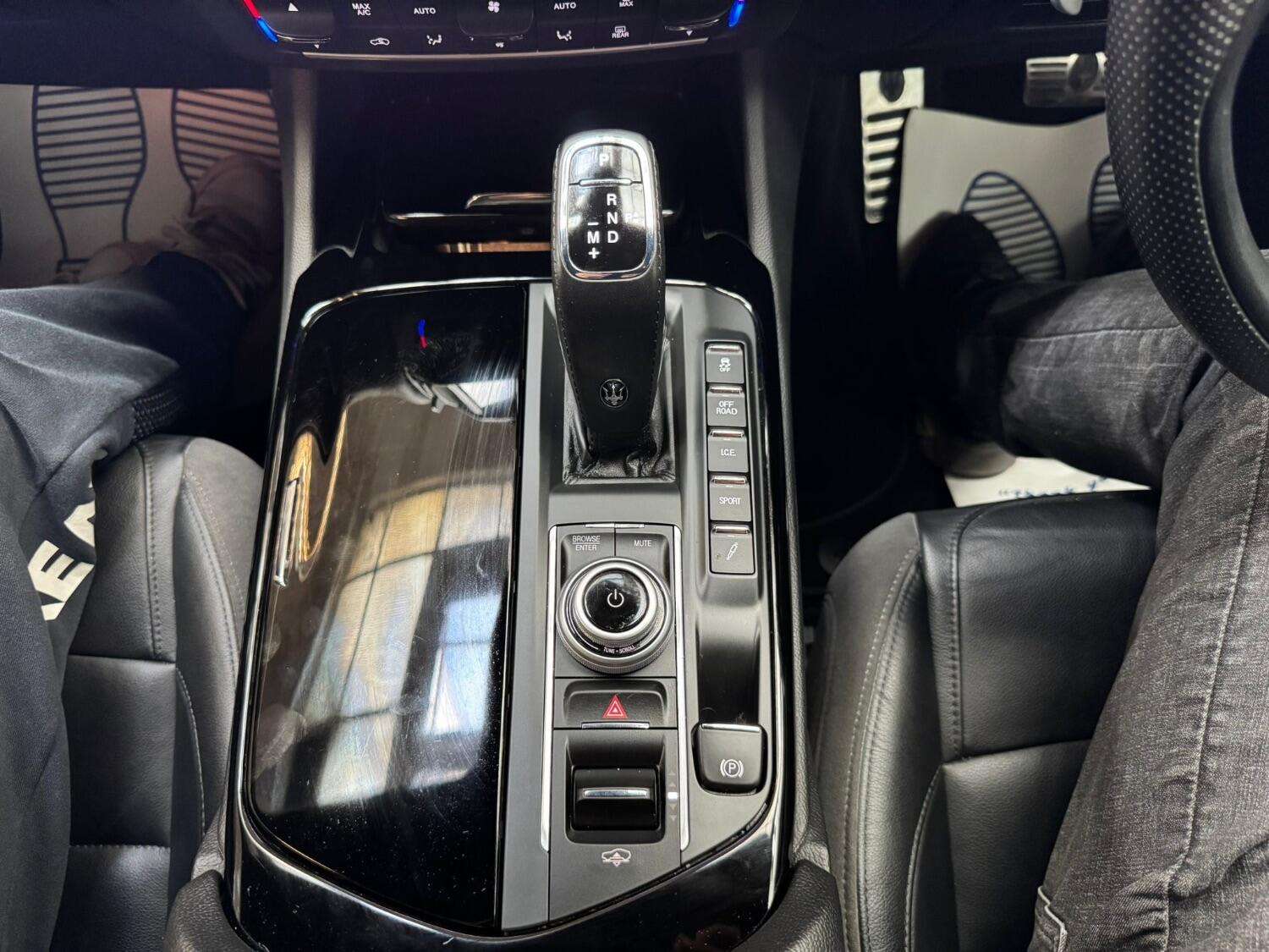 2021 MASERATI LEVANTE 2021 MASERATI LEVANTE