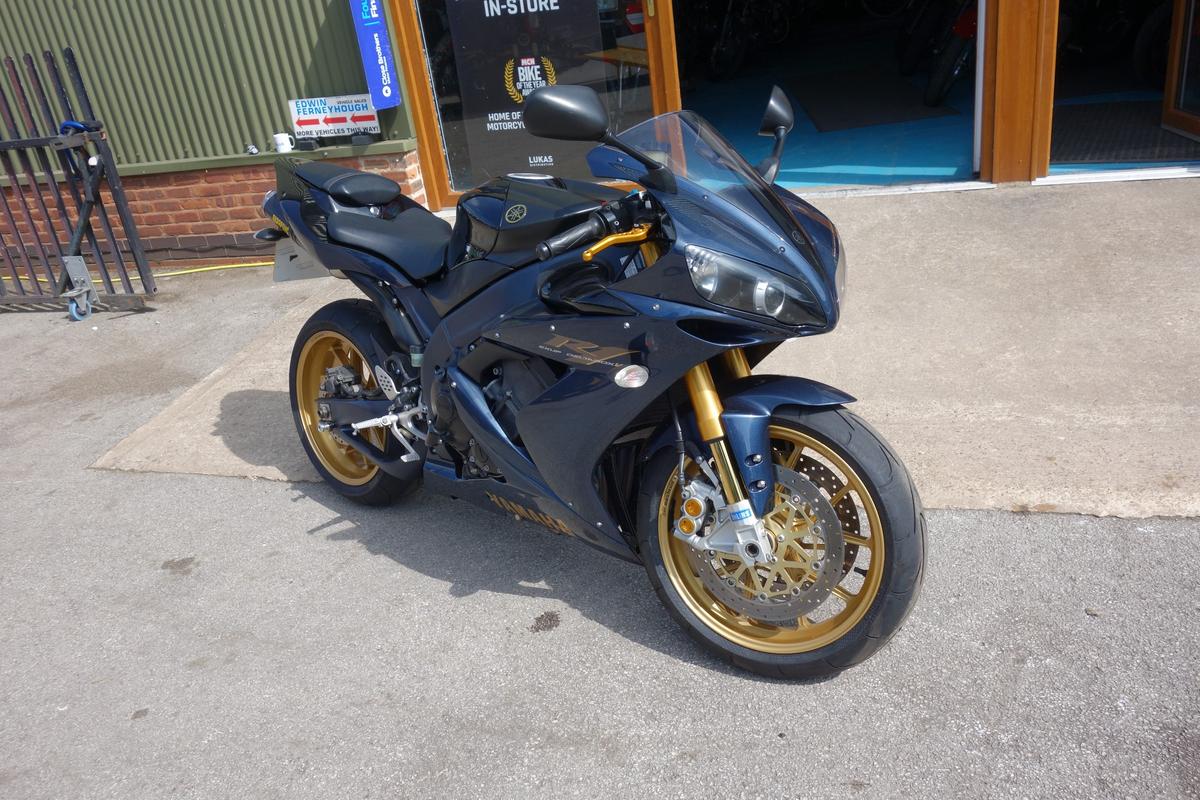 Check out this Yamaha Yzf 2006 Petrol Manual